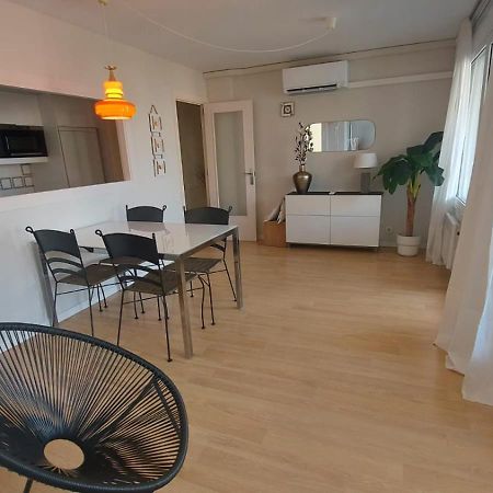 1ª Linea Reformado Y Frente Al Puerto Deportivo Firmamos Contrato Si El Cliente Lo Solicita Aunque Es Necesario Hacer La Reserva Para Poder Comunicarse Hospitalet De L'Infant Kültér fotó